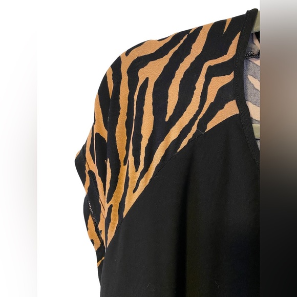✨HOST PICK✨BNWT Tiger Print Black Dress - Picture 2 of 6